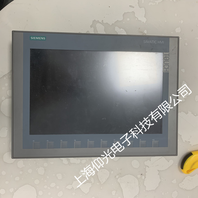 西門子KTP900觸摸屏上錯(cuò)電導(dǎo)致黑屏維修-仰光電子