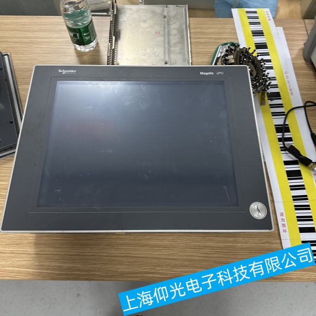 廣州施耐德觸摸屏XBTN410通電后反復(fù)閃屏不開機(jī)故障維修售后點